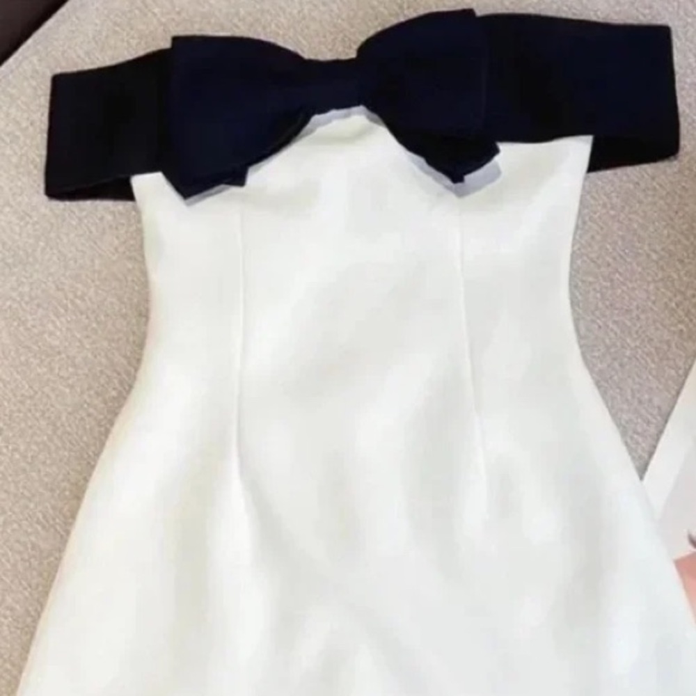 White House Black Market NWOT Elegant White Strapless Black Bow Dress (Size 8) - Picture 5 of 5